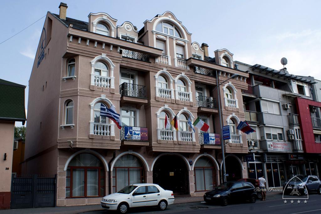 Vila Ile De France Нови-Сад Экстерьер фото